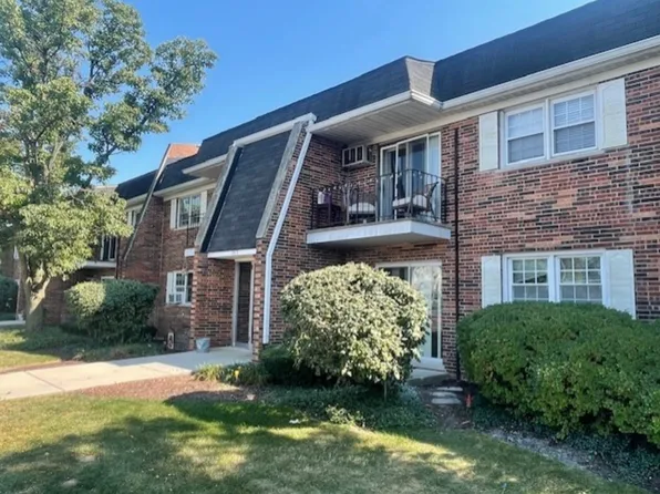 2415 Ogden Ave #12B, Downers Grove, IL 60515