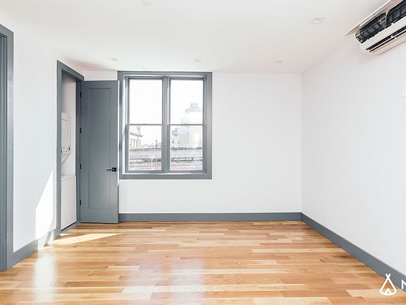 3rd image of 376 Bedford Ave #4P