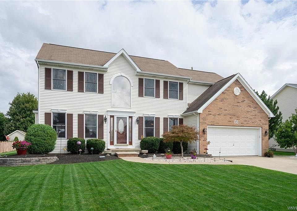 1st image of 15 Thomas Dr