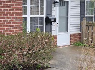 515 Heatherwoods Dr, Elyria, OH 44035