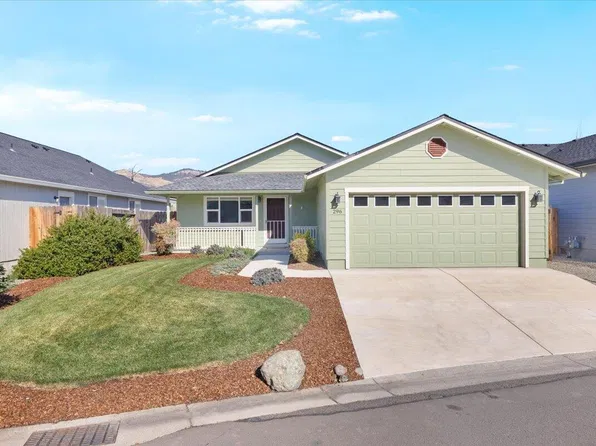 296 Oak Valley Dr, Talent, OR 97540