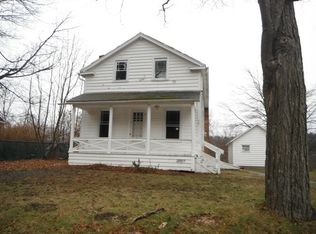 76 Mason Ln, Troy, NY 12180