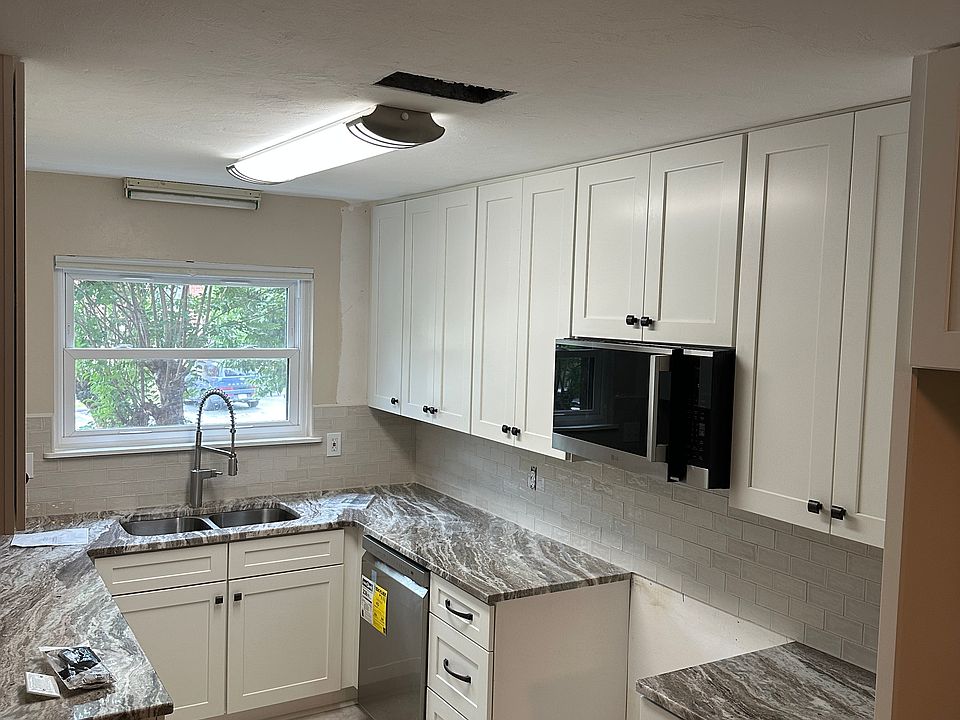 1st image of 3207 Shamrock St E APT 30