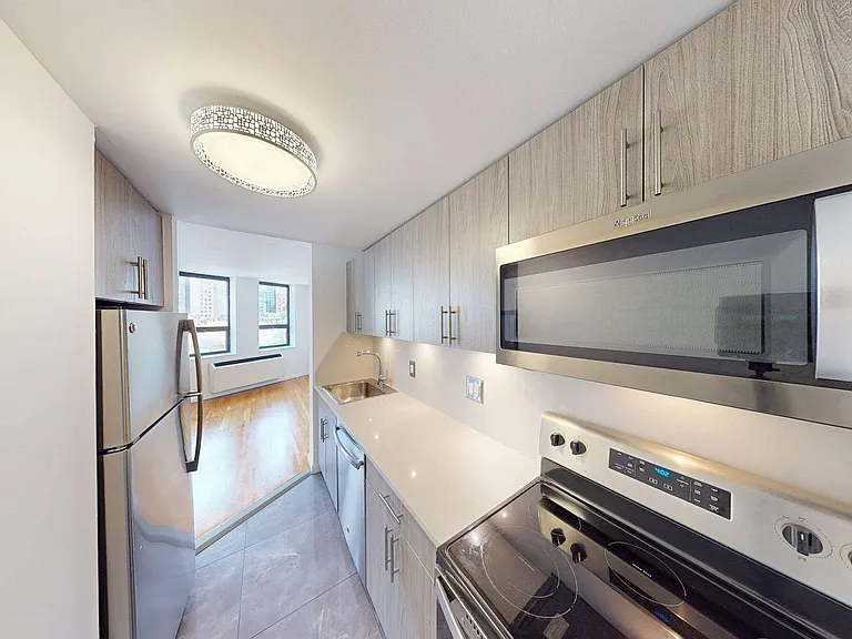 121 Reade St #E — Photo 7