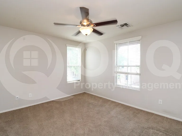 4273 E Oakland St — Photo 10