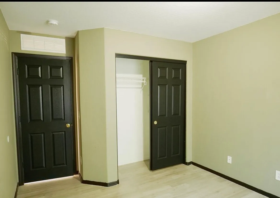 4 bed, 2222 sqft, $650 — Photo 2