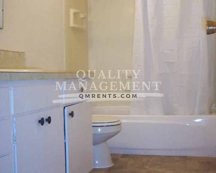 41 S Rowena St — Photo 4