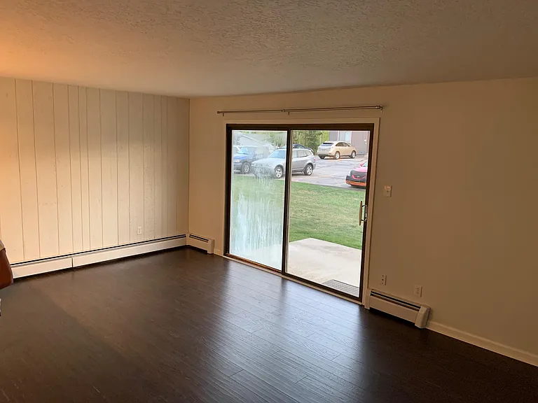 1033 Straight Creek Dr N #105 — Photo 3