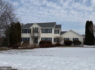 2358 Fox Chase Dr, Hanover, PA 17331