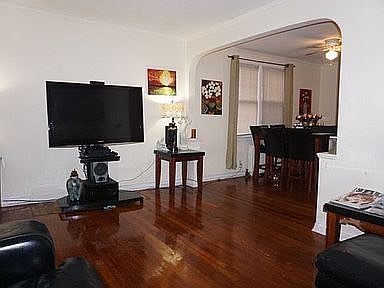 4th image of 182 Beach 99th St