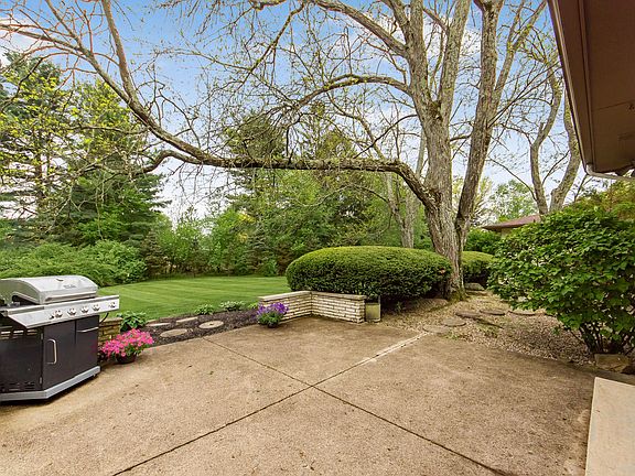 5th image of 8711 Woodlands Ct NW
