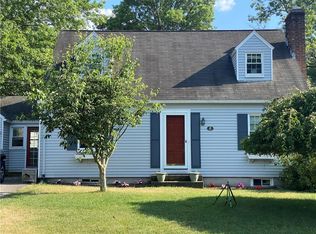 8 Salisbury Rd, Barrington, RI 02806