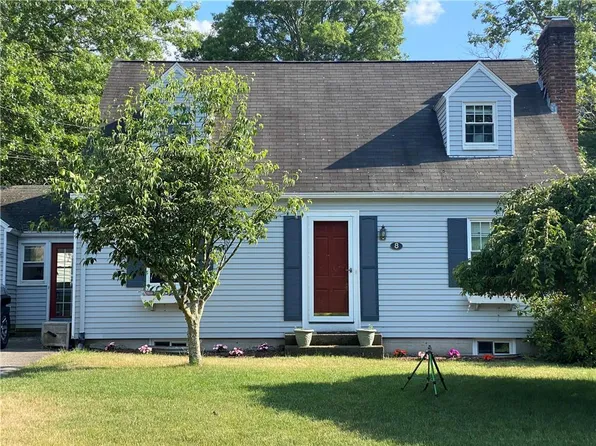 8 Salisbury Rd, Barrington, RI 02806