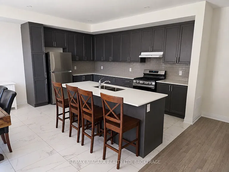 29 Oriole Cres — Photo 5