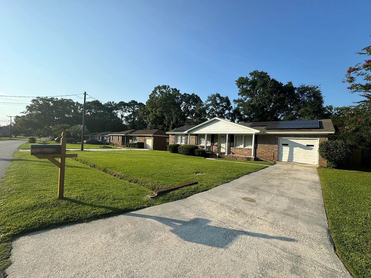 3 bed, 2.0 bath, 1242 sqft, $2,300 — Photo 2