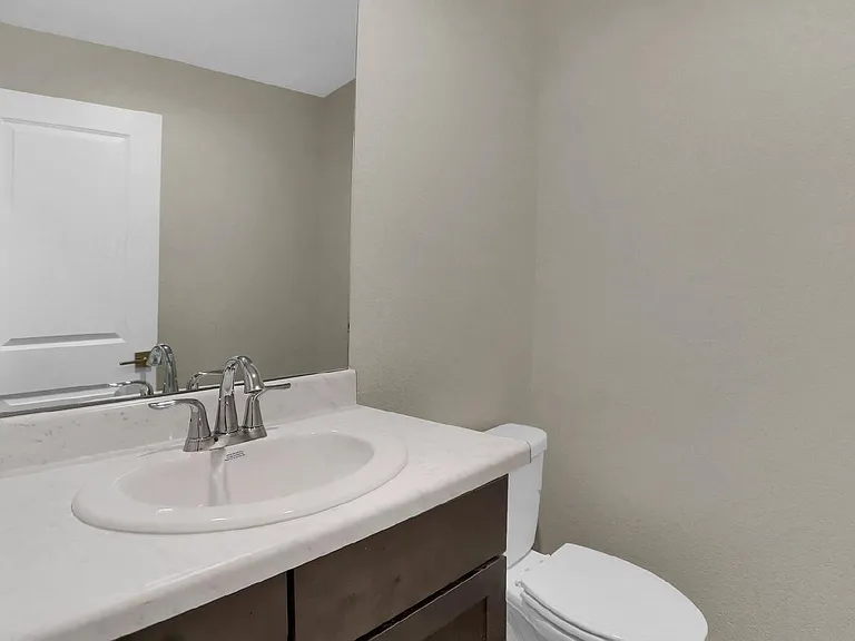 3792 Venice Grv — Photo 11
