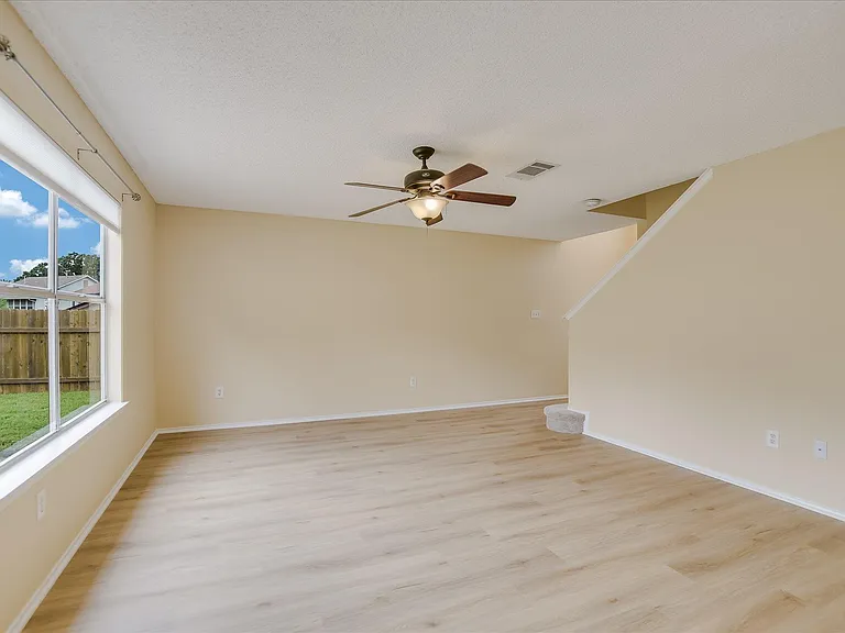 13819 Lothian Dr — Photo 5