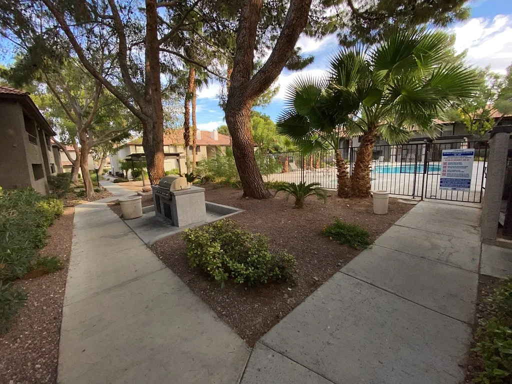 3 bed, 2.5 bath, 1243 sqft, $1,495 — Photo 1
