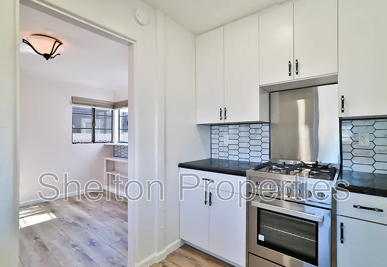 1802 N Laurel Ave — Photo 14