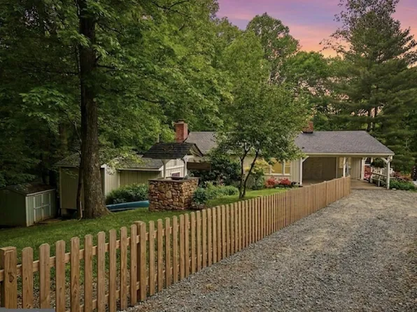 8221 Hickory Hill Dr, Manassas, VA 20112