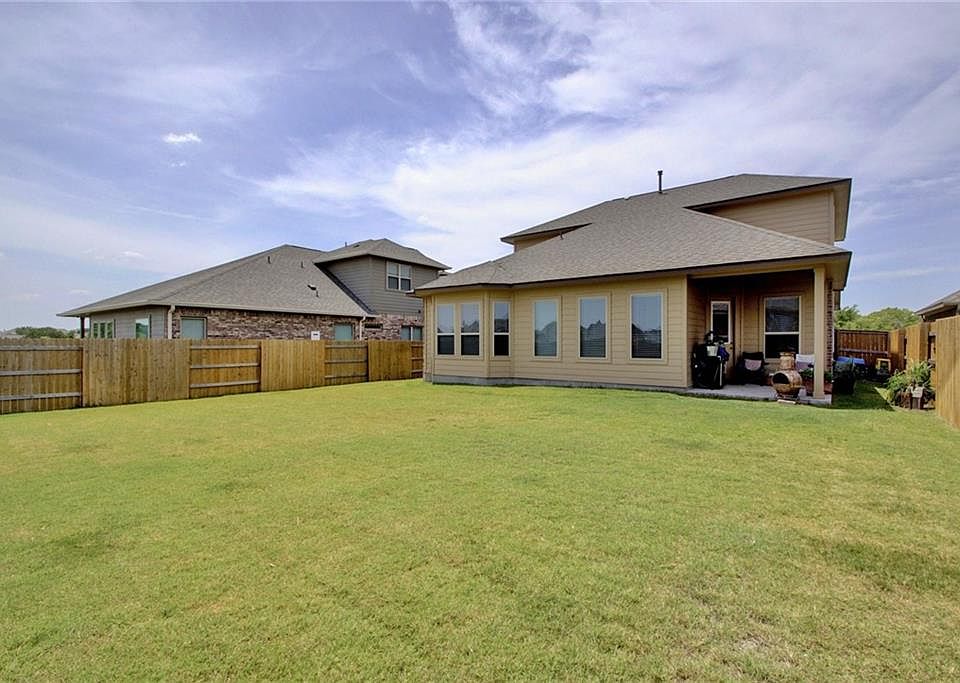 2nd image of 3011 Hidalgo Loop