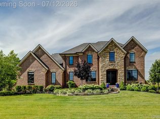 10486 Stoney Point Dr, South Lyon, MI 48178