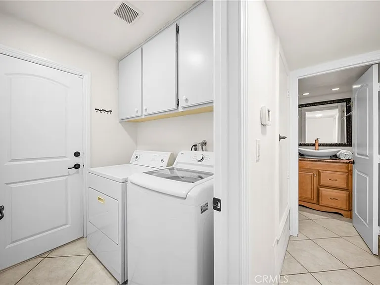 731 Langer Dr — Photo 21