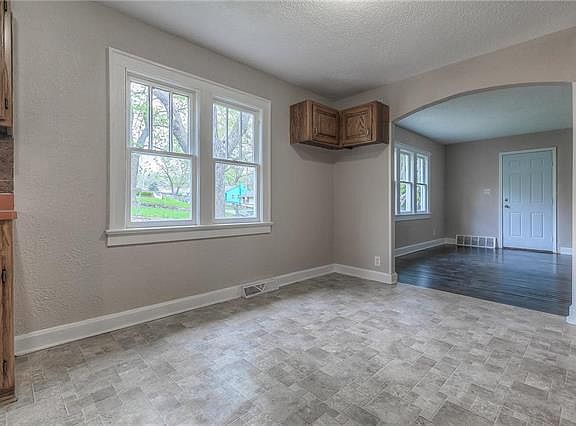 5th image of 3609 Walker Ave
