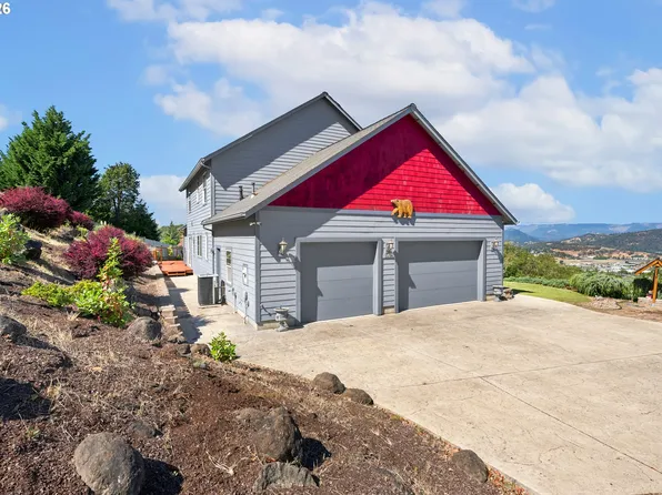 1548 NE Rocky Ridge Dr, Roseburg, OR 97470