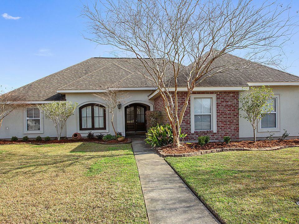 1st image of 125 Oak Bend Dr