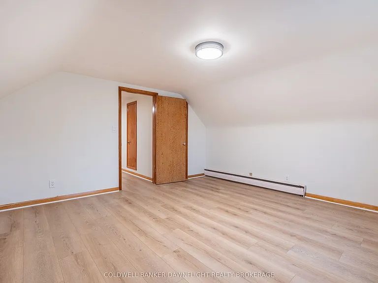 394 William St — Photo 10
