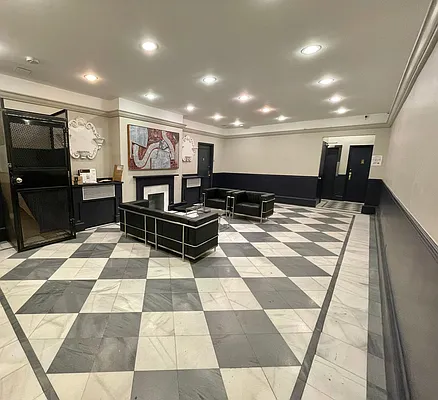 Rented by VRE | media 9
