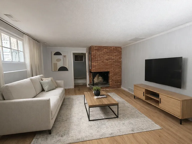 18 Colonial Dr #1 — Photo 1