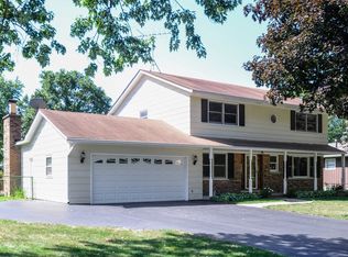 15033 W Redwood Ln, Libertyville, IL
