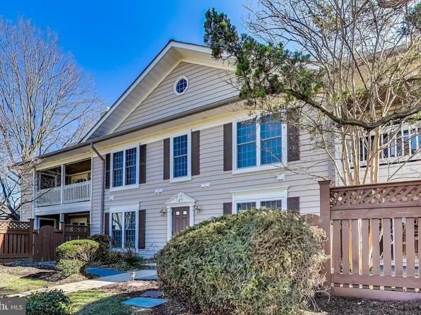 6122 Essex Ct House A-6122a, Alexandria, VA 22311