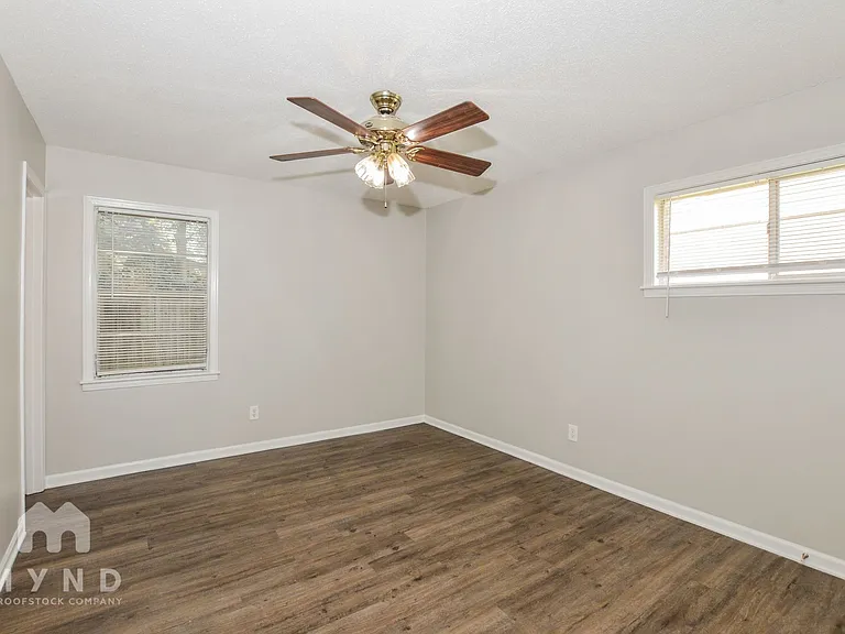2154 Ashland Dr — Photo 14