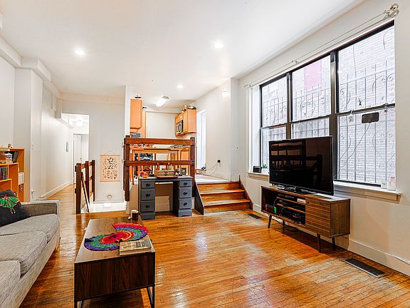 5th image of 2213 Green St #A-3