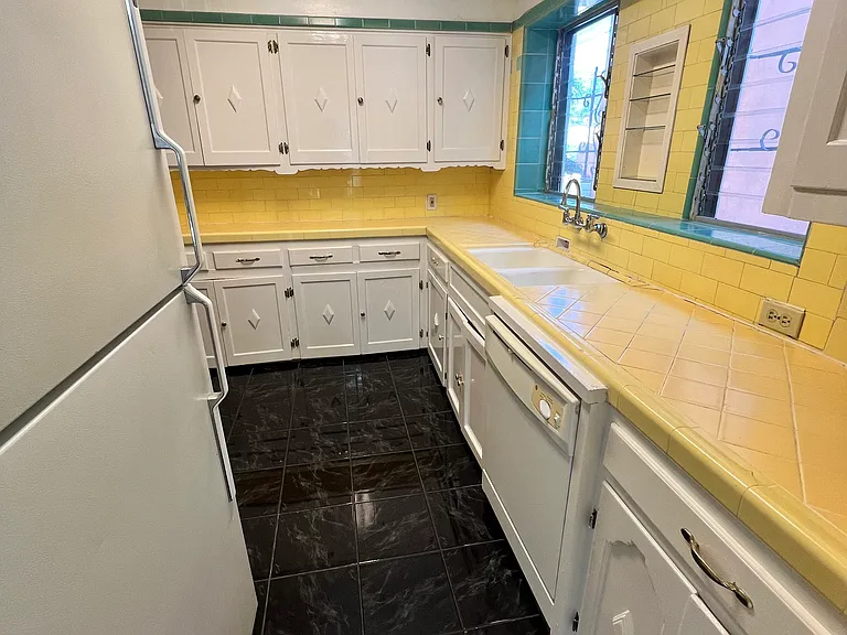 1450 S Sherbourne Dr — Photo 18