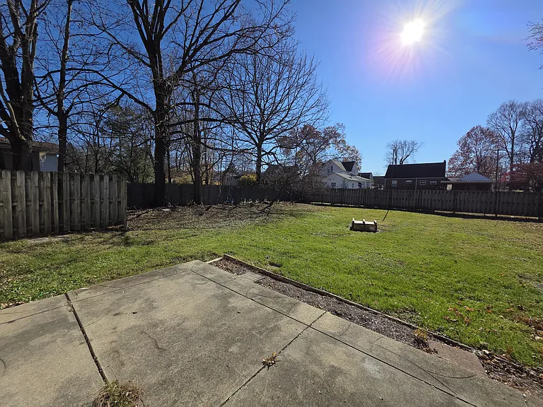 710 E Chestnut St — Photo 23