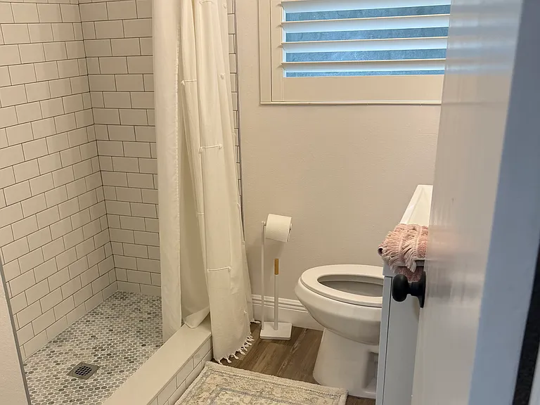 825 Wessex Pl — Photo 13