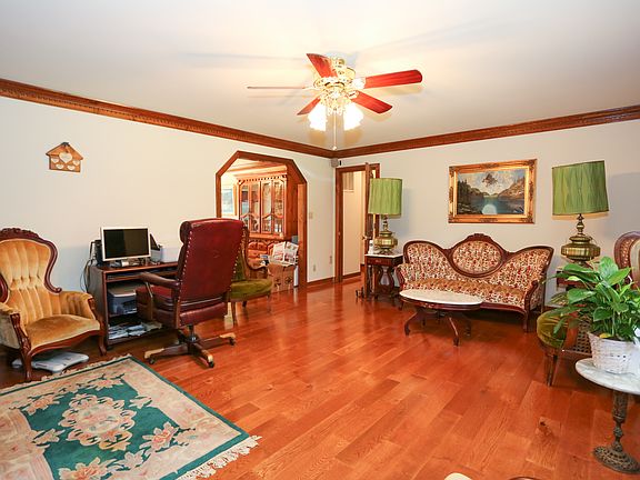 4th image of 15 Twin Springs Dr