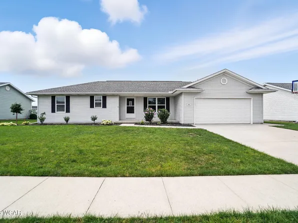 1021 Holley St, Wapakoneta, OH 45895