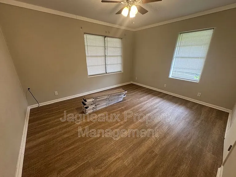 2518 Ernest St — Photo 7