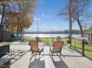 4009 Highcrest Dr, Brighton, MI 48116