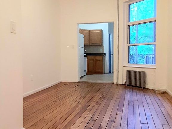 2nd image of 564 Morgan Ave APT 1R