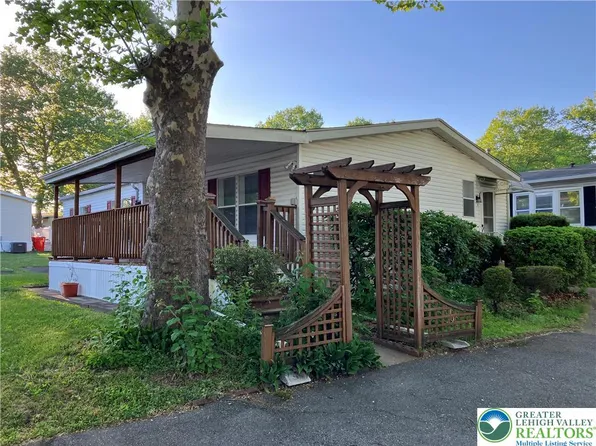 6 Springridge Rd, Bath, PA 18014