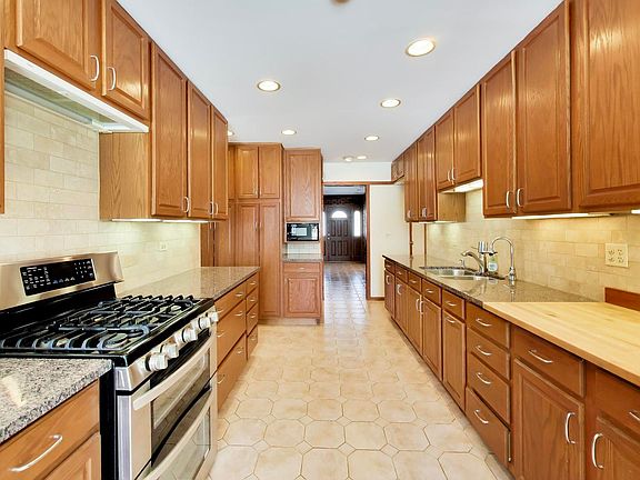 5th image of 285 Loveland Dr
