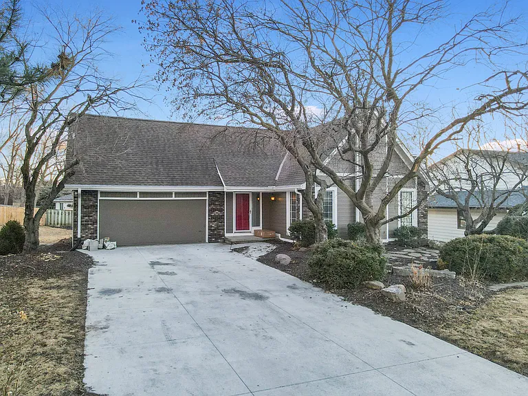 15111 Farnam Cir — Photo 27