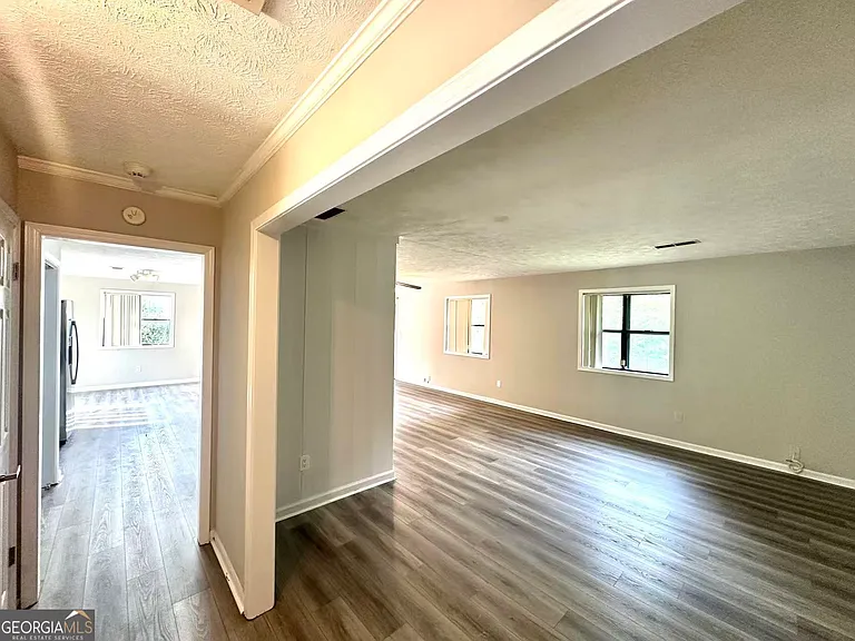 100 Lakeview Ln — Photo 6