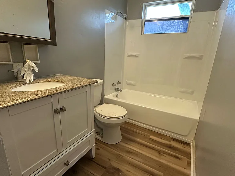 3330 Laurel St — Photo 15